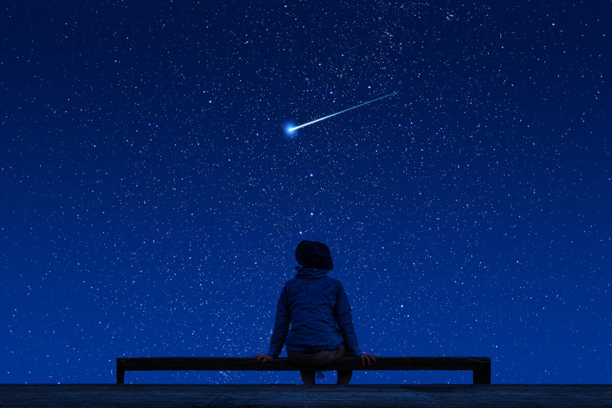 星空を眺める人
